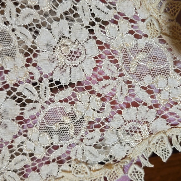 Beautiful Handmade Antique Irish Crocheted Lace Collar - Picture 10 of 10